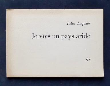 Je vois un pays aride.