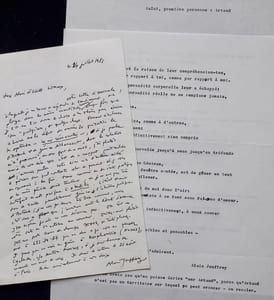 Manuscrits et tapuscrits des collaborateurs au numéro spécial consacré à Antonin Artaud de la revue Europe n°667-668, parue en novembre 1984. 