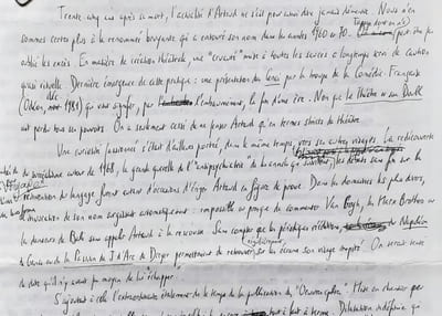 Manuscrits et tapuscrits des collaborateurs au numéro spécial consacré à Antonin Artaud de la revue Europe n°667-668, parue en novembre 1984. 