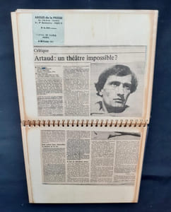 Trois albums de coupures de presse concernant le livre et le documentaire d'Alain Virmaux : Antonin Artaud et le théâtre (1970), et Antonin Artaud (1974).