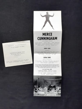 Merce Cunningham et sa compagnie de danse. . CUNNINGHAM (Merce). 