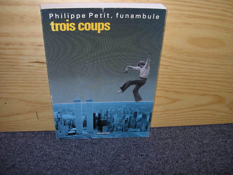 TROIS COUPS. PETIT Philippe
