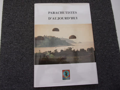 PARACHUTISTES D'AUJOURD'HUI