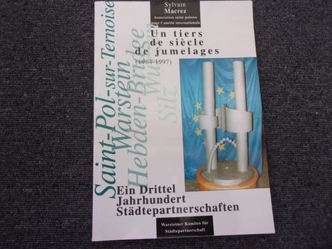 UN TIERS DE SIECLE DE JUMELAGES. 1964  1997. Ein drittel jahrundert stadtepartnerschaften. SAINT POL SUR TERNOISE. WARSTEI, HEBDEN BRIDGE, WURZEN, ...