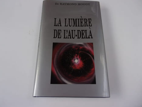 LA LUMIERE DE L'AU DELA. MOODY Raymond