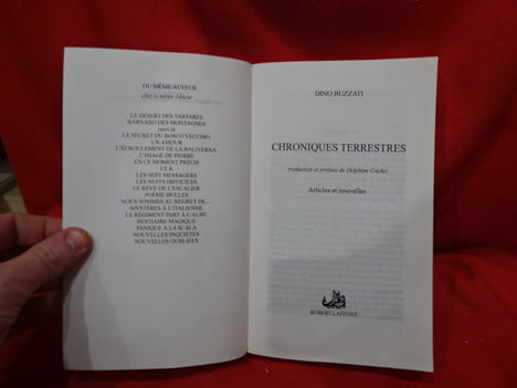 Chroniques terrestres. Articles et nouvelles. . [LITTERATURE] - BUZZATI (Dino)
