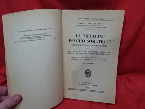 La médecine psychosomatique ses principes et ses applications. Suivi de Les fonctions de l'appareil sexuel et leurs troubles par Thésée Benedek. . ...