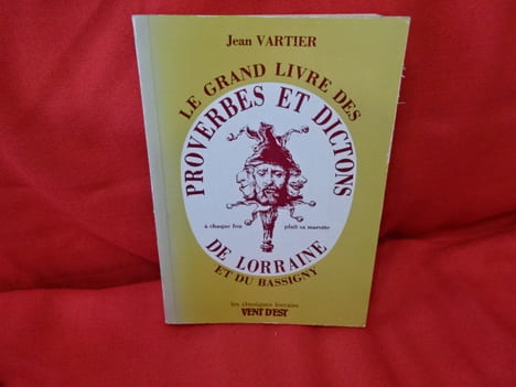 Le grand livre des proverbes et dictons de Lorraine et du Bassigny. . [LORRAIN] - VARTIER (Jean)