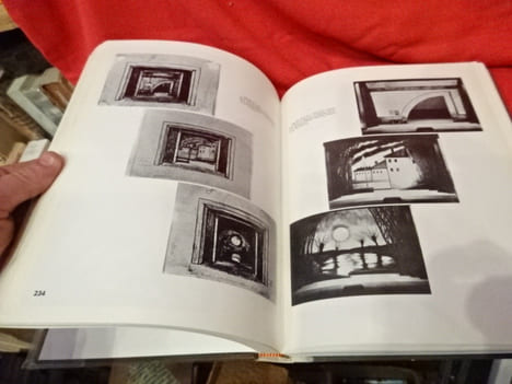 L'expressionnisme dans le théâtre européen. Colloque organisé par le Centre d'Études Germaniques de l'université de Strasbourg en 1968. . ...