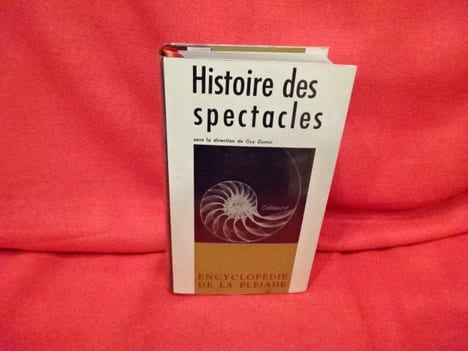 Histoire des spectacles. . [HISTOIRE] - SOUS LA DIRECTION DE GUY DUMUR