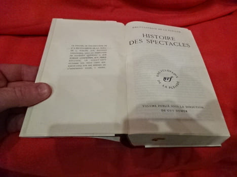 Histoire des spectacles. . [HISTOIRE] - SOUS LA DIRECTION DE GUY DUMUR
