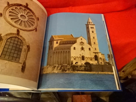 La Pouille, tourisme, histoire, art, folklore. . [ART] - MOLA (Stefania)
