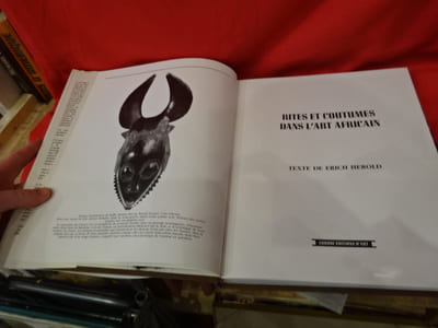 Rites et coutumes dans l'art africain. 