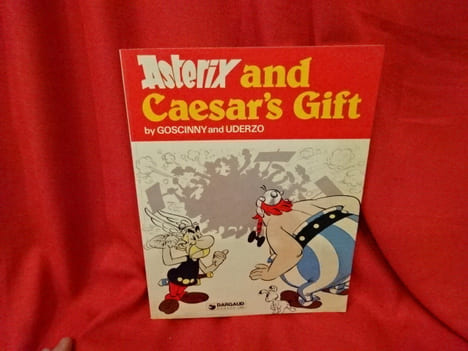 Asterix and Caesar's gift. . [BANDE DESSINEE] - GOSCINNY ET UDERZO