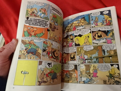 Asterix and Caesar's gift. . [BANDE DESSINEE] - GOSCINNY ET UDERZO