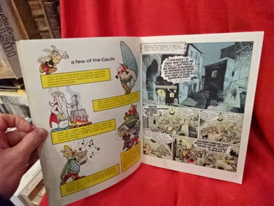 Asterix and Caesar's gift. 