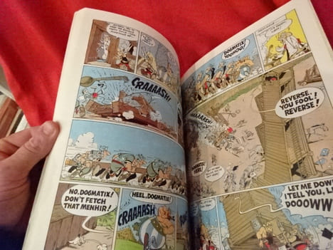 Asterix and Caesar's gift. . [BANDE DESSINEE] - GOSCINNY ET UDERZO