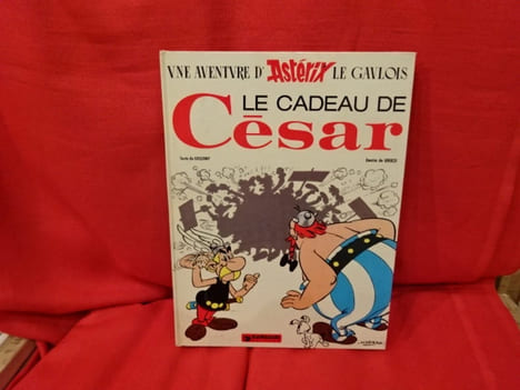 Le cadeau de César. . [BANDE DESSINEE] - GOSCINNY (René), UDERZO (Albert)
