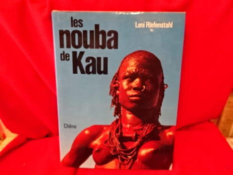 Les Noubas de Kau. . [ART] - RIEFENSTAHL (Leni)