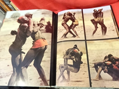 Les Noubas de Kau. . [ART] - RIEFENSTAHL (Leni)