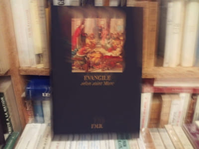 Évangile selon Saint Jean. Évangile selon Saint Marc. Évangile selon Saint Luc. Évangile selon Saint Mathieu. 