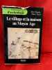 Le village et la maison au Moyen-&Acirc;ge. . [HISTOIRE] - CHAPELOT - FOSSIER (Jean - Robert)