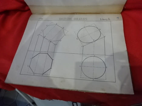 Cahier regroupant un ensemble de dessins techniques scolaires montés sur onglet. . [VARIA] - LIBERTY (François)