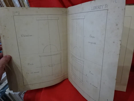 Cahier regroupant un ensemble de dessins techniques scolaires montés sur onglet. . [VARIA] - LIBERTY (François)