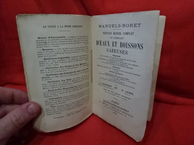 Nouveau manuel complet du fabricant d'eaux et boissons gazeuses. 