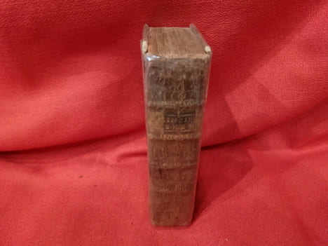 Principes généraux de La Coutume de Paris, où les Articles du Texte, & les Ordonnances qui y ont rapport, sont rangés dans un ordre méthodique, pour ...