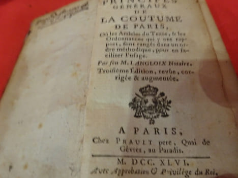 Principes généraux de La Coutume de Paris, où les Articles du Texte, & les Ordonnances qui y ont rapport, sont rangés dans un ordre méthodique, pour ...
