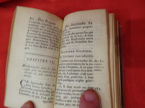 Principes généraux de La Coutume de Paris, où les Articles du Texte, & les Ordonnances qui y ont rapport, sont rangés dans un ordre méthodique, pour ...