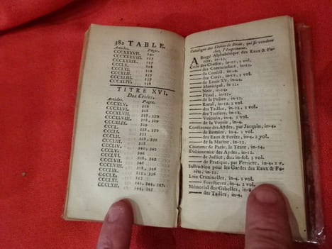 Principes généraux de La Coutume de Paris, où les Articles du Texte, & les Ordonnances qui y ont rapport, sont rangés dans un ordre méthodique, pour ...