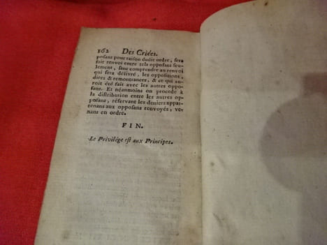Principes généraux de La Coutume de Paris, où les Articles du Texte, & les Ordonnances qui y ont rapport, sont rangés dans un ordre méthodique, pour ...
