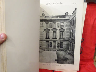 Les Vieux Hôtels de Paris. Le quartier Sainte-Avoye. 