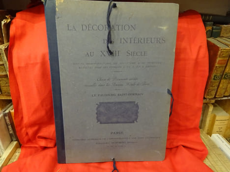 La décoration des intérieurs au XVIIIèmesiècle, motifs d'architecture, de sculpture et de peinture exécutés sous les époques L. XV, L. XVI & Empire. . ...