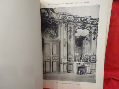 La décoration des intérieurs au XVIIIèmesiècle, motifs d'architecture, de sculpture et de peinture exécutés sous les époques L. XV, L. XVI & Empire. . ...