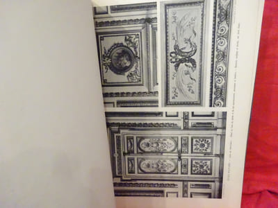 La décoration des intérieurs au XVIIIèmesiècle, motifs d'architecture, de sculpture et de peinture exécutés sous les époques L. XV, L. XVI & Empire. 