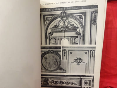 La décoration des intérieurs au XVIIIèmesiècle, motifs d'architecture, de sculpture et de peinture exécutés sous les époques L. XV, L. XVI & Empire. 