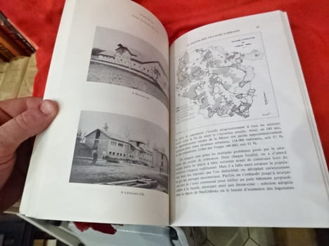 Les villages lorrains. . [LORRAIN] - GÉRARD (Claude), PELTRE (Jean)