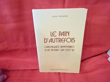 Le Pain d'autrefois, chroniques alimentaires d'un monde qui s'en va. . [LORRAIN] - THOUVENOT (Claude)