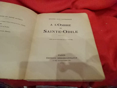 A l'Ombre de Sainte-Odile. . [ALSACE] - SCHUTZENBERGER (Hélène)
