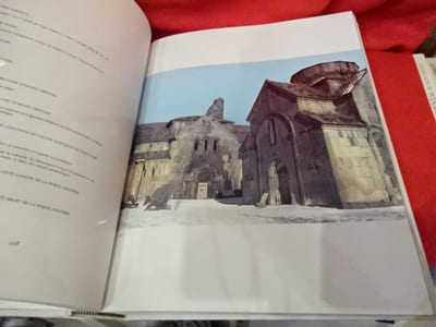 Les Arts arméniens. 