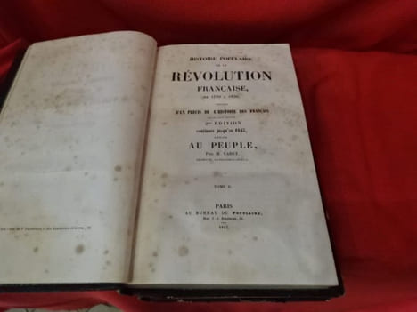 Histoire populaire de la Révolution française, de 1789 à 1830, précédée d’un Précis de l’Histoire des Français, depuis leur origine. . [LIVRES ...