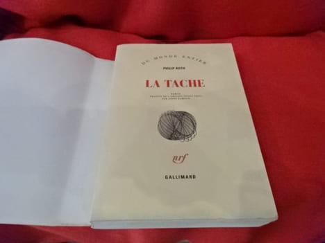 La Tache. . [LITTERATURE] - ROTH (Philip)