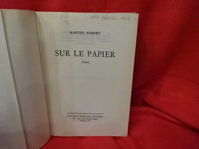 Sur le papier, essais. 