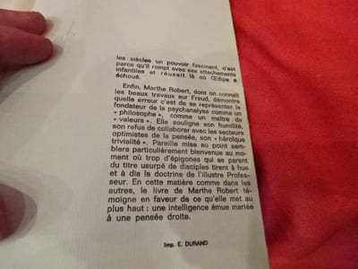 Sur le papier, essais. 