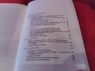 L’École de la France, essais sur la Révolution, l’utopie et l’enseignement.