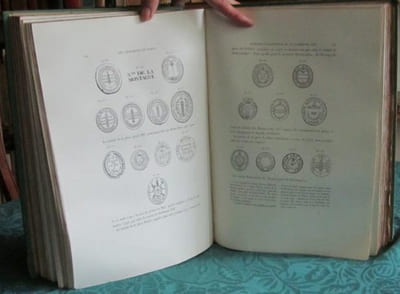 Les Armoiries de la Ville de Paris. 2 volumes.