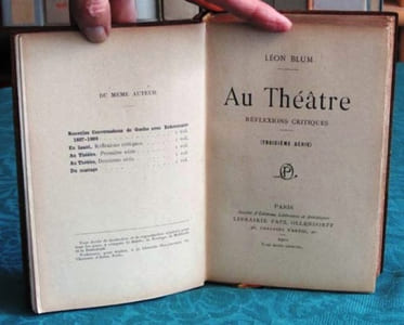 Au Théâtre - Réflexions critiques (Troisième série) - Édition originale.